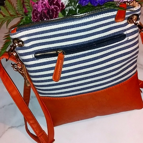 💇 Stylist Crossbody - Picture 7 of 8